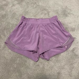 Lululemon Hotty Hot 4” shorts